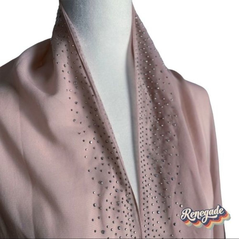 🎡 Pink Scarf with Rhinestones - Picture 2 of 11